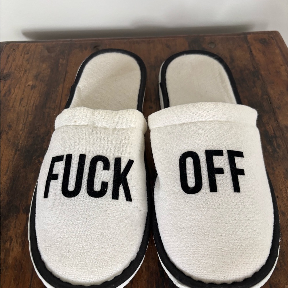Lounge slippers with Rock-N-Roll attitude